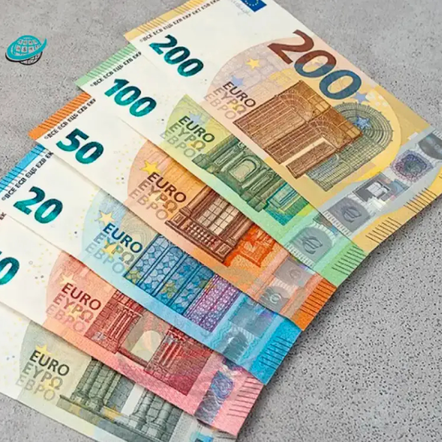 100 EUR BILLS